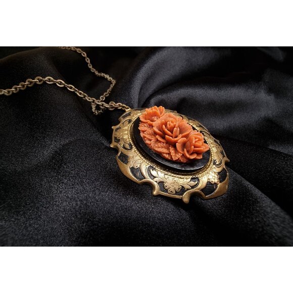 Antique Early XX Century Faux Coral Necklace With Ornate Gold-Tone Pendant - Picture 4 of 6